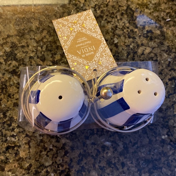 NWT! Hand Painted Blue & White Stripe Ceramic Salt and Pepper Shakers w/ Stand - Picture 3 of 4